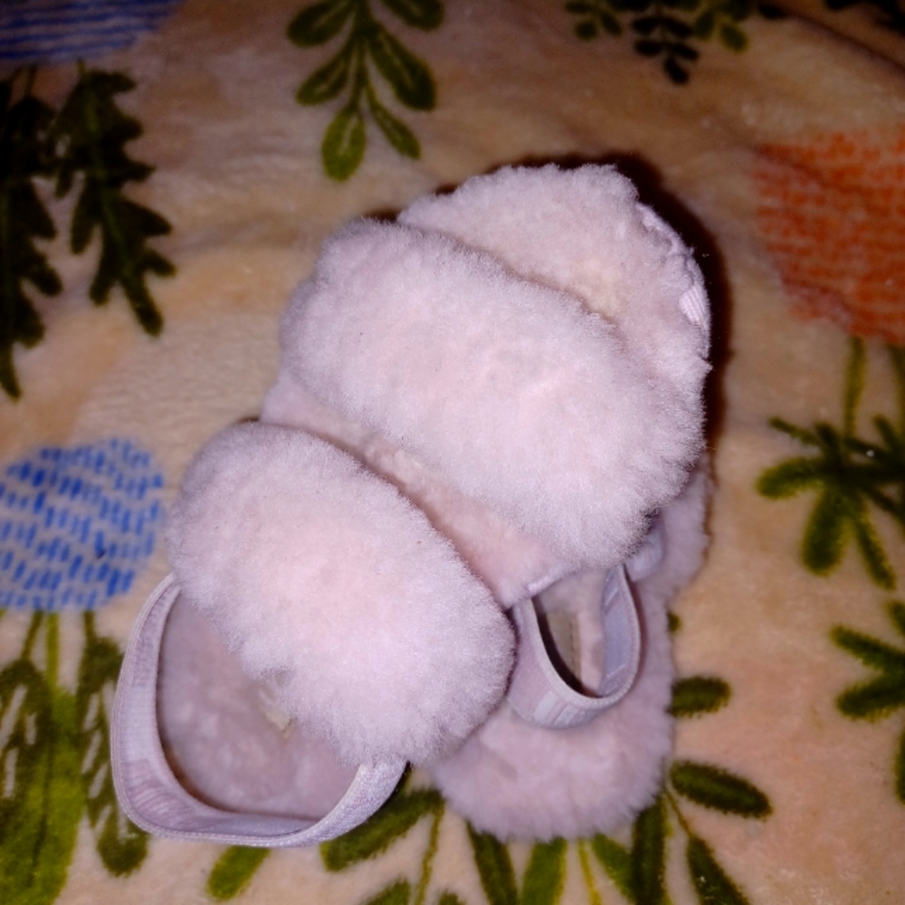 UGG Toddler 9 Baby Pink Slippers